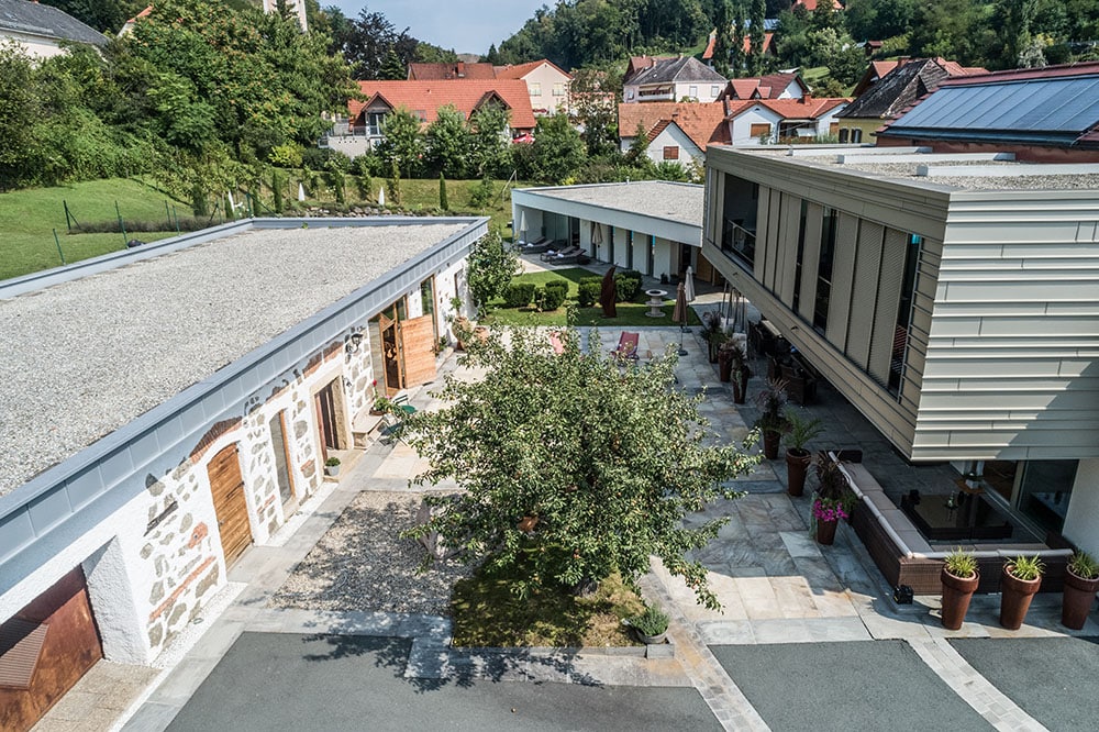Winzervilla und Umgebung von oben